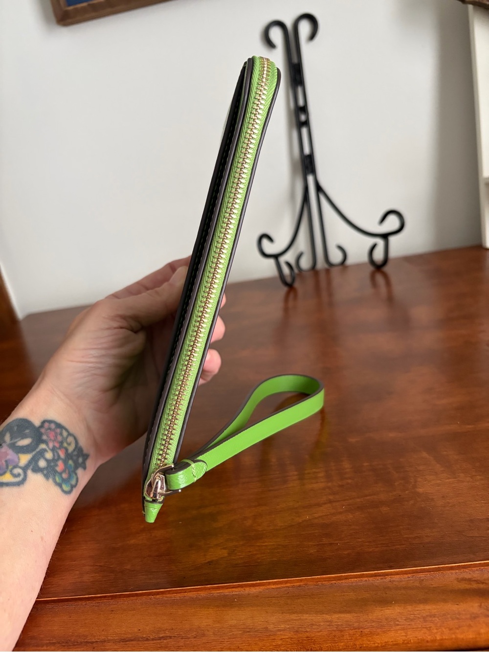 kate spade Bright Green Zip Wristlet NWT - Picture 6 of 7